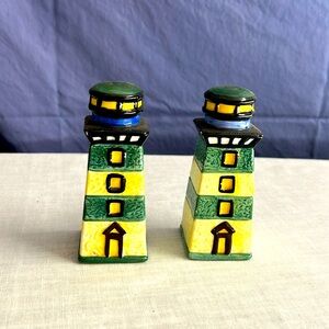 🌞 Vintage hand painted ceramic lighthouse Salt & Pepper Shakers green & yellow